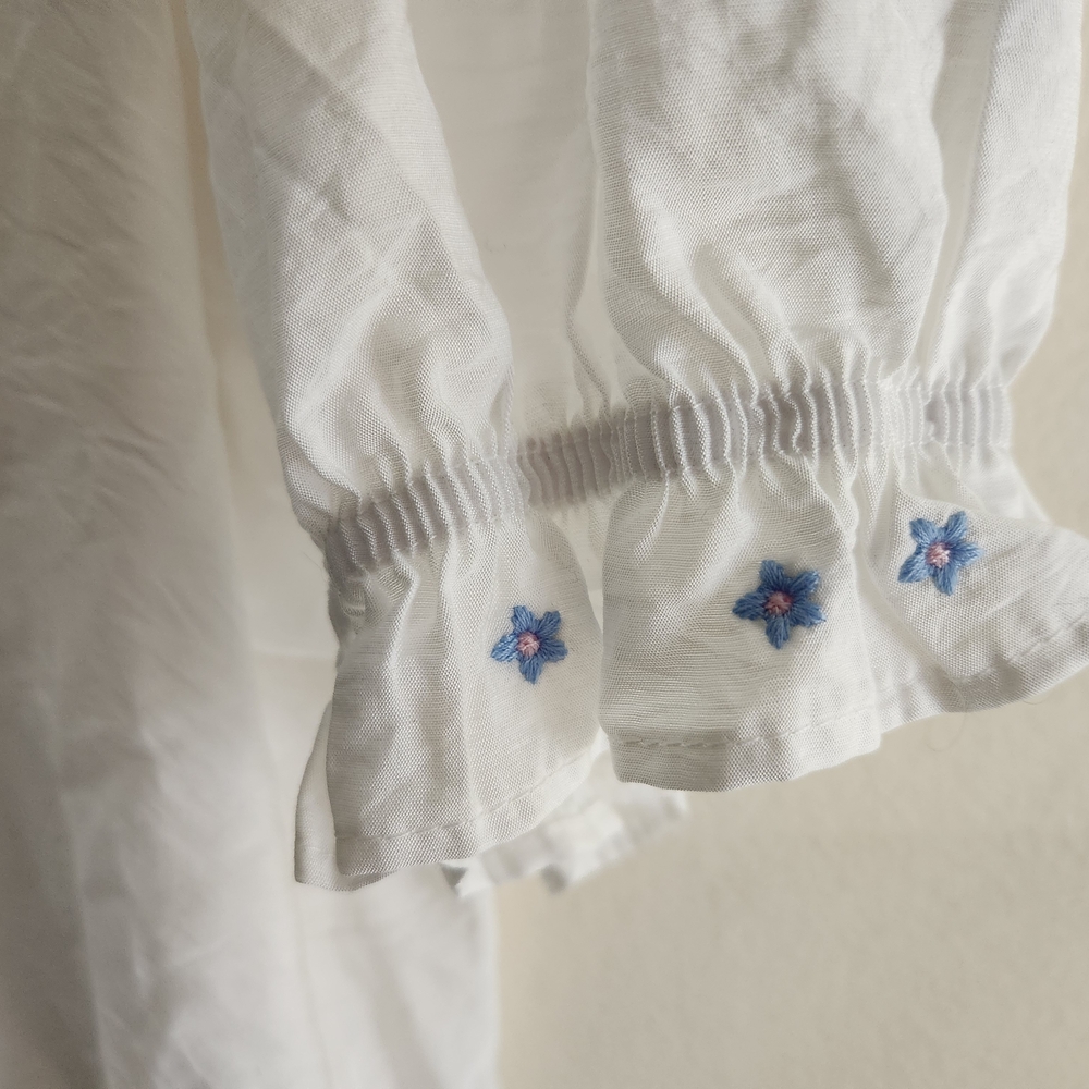 White Ruffle Floral Blue Embroidery Puff Sleeve Blouse - Picture 4 of 5